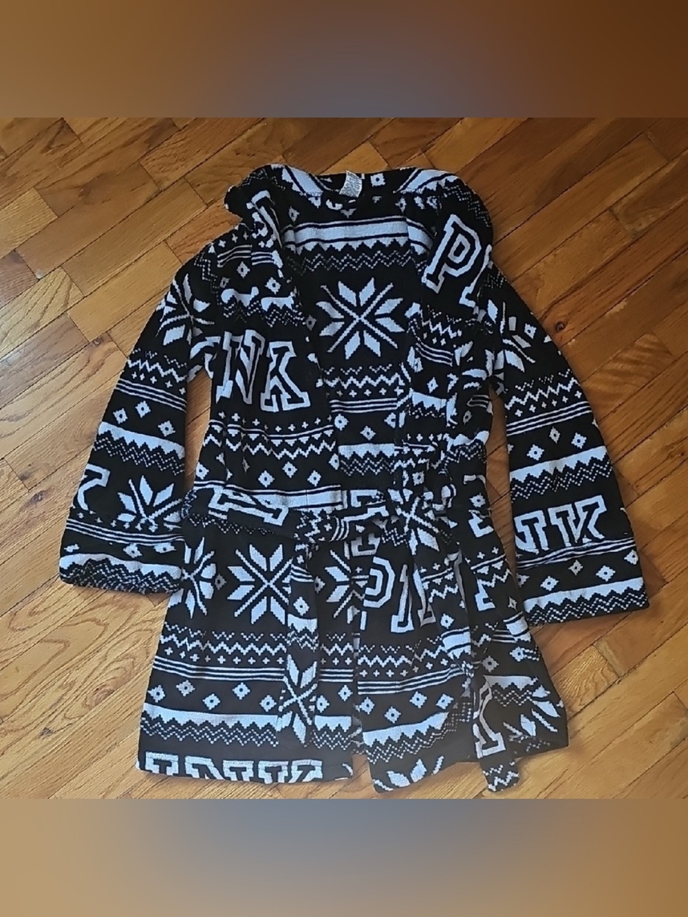 PINK Victoria's Secret Black and White Patterned Fleece Robe